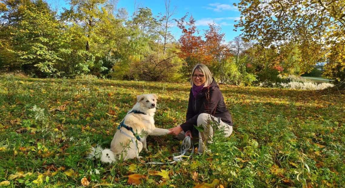 Ich mit unserem Hund Juri im schönen Schlosspark Grafenegg